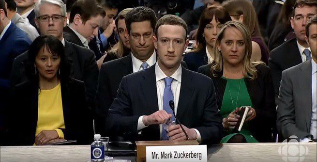 Diageo, Starbucks, Levi's, Ford, Adidas e HP também estão boicotando o Facebook. Mark Zuckerberg: Vamos marcar postagens controversas