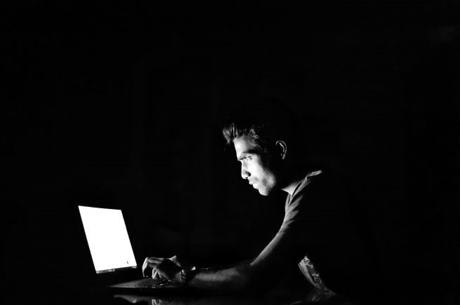 Os cibercriminosos roubaram uma criptomoeda no valor de cerca de 150.000  dólares.  Os usuários da nova plataforma NFT foram vítimas do ataque